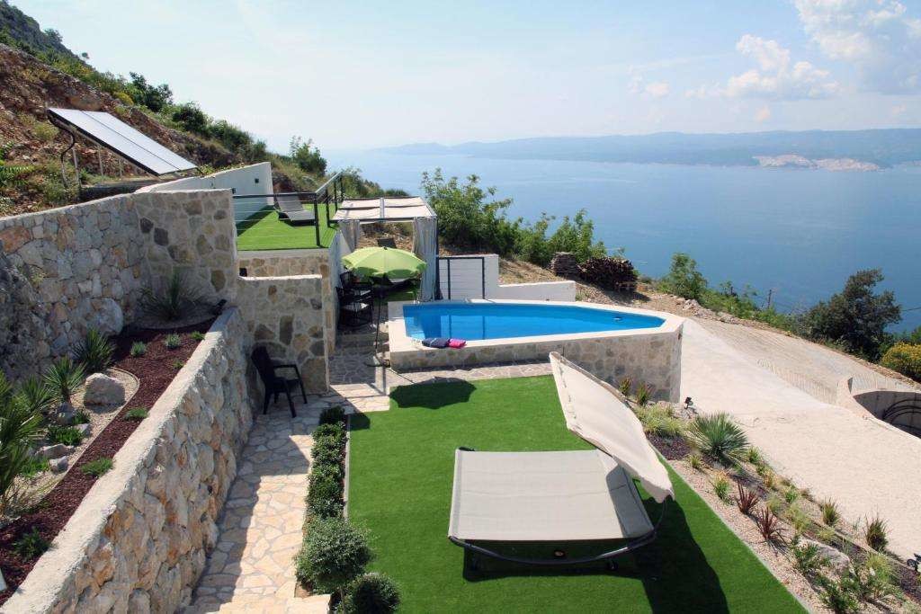 Pool und Garten