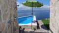 Pool und Pooldusche