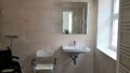 Apartment 20, Bad (2)