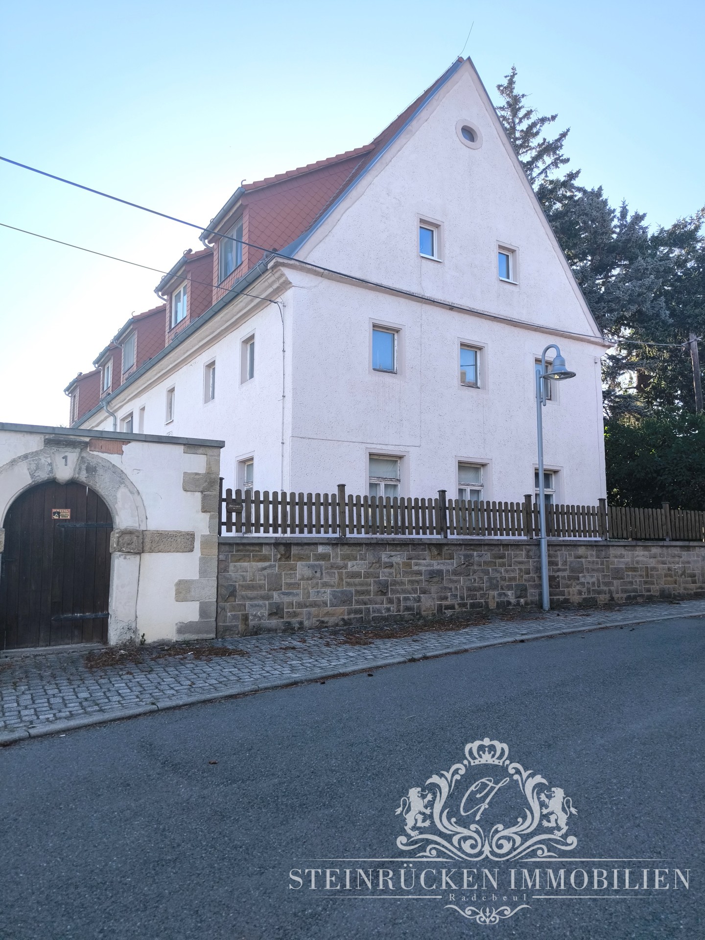 Straßenansicht