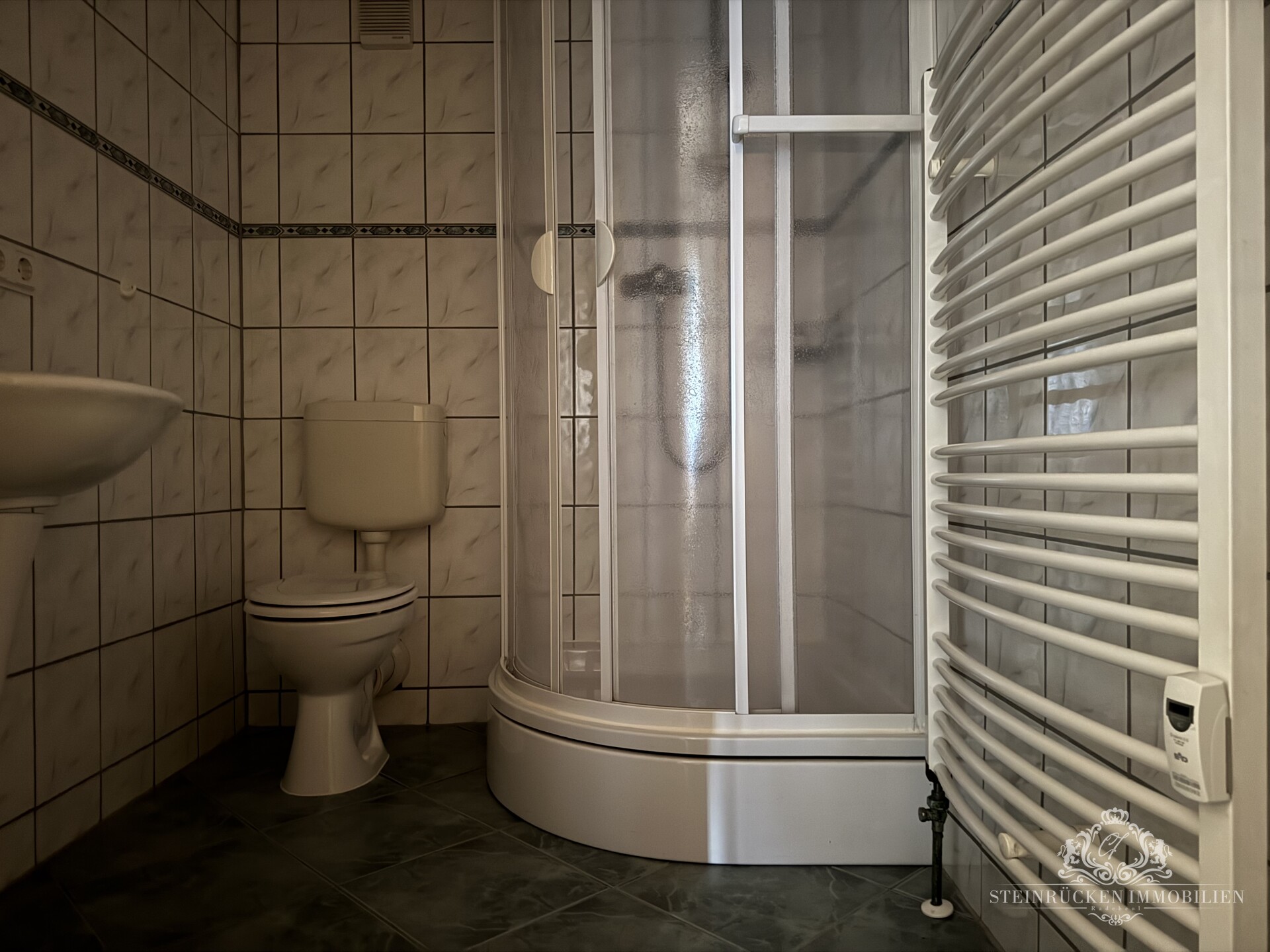 Gästebadezimmer mit Dusche (WHG 1)