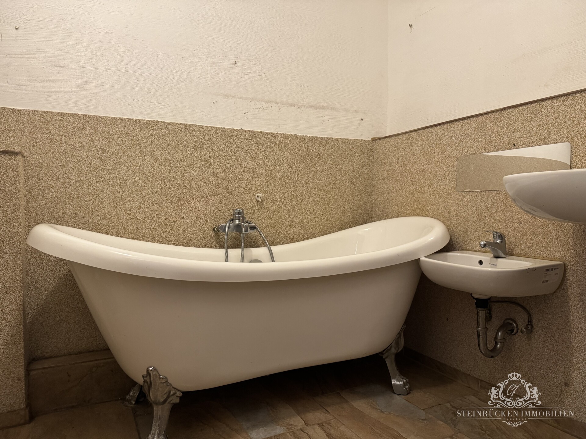 Badezimmer mit Wanne