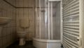 Gästebadezimmer mit Dusche (WHG 1)