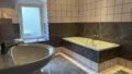 Badezimmer mit Wanne