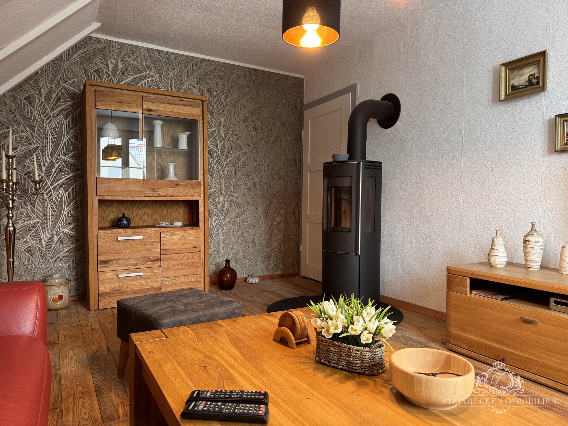 Wohnzimmer mit Kamin