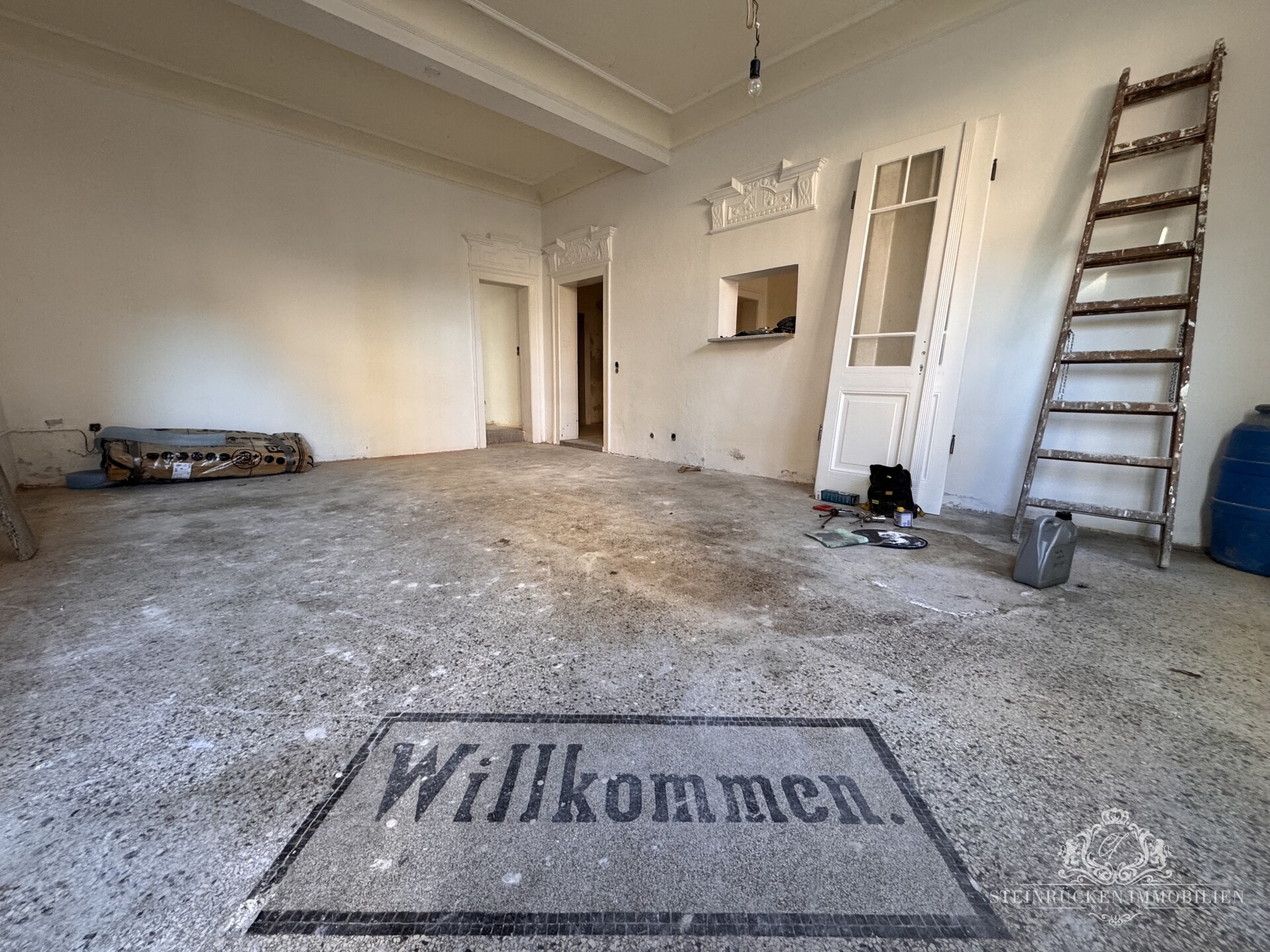 Eingangsbereich ehemaliges Geschäft 