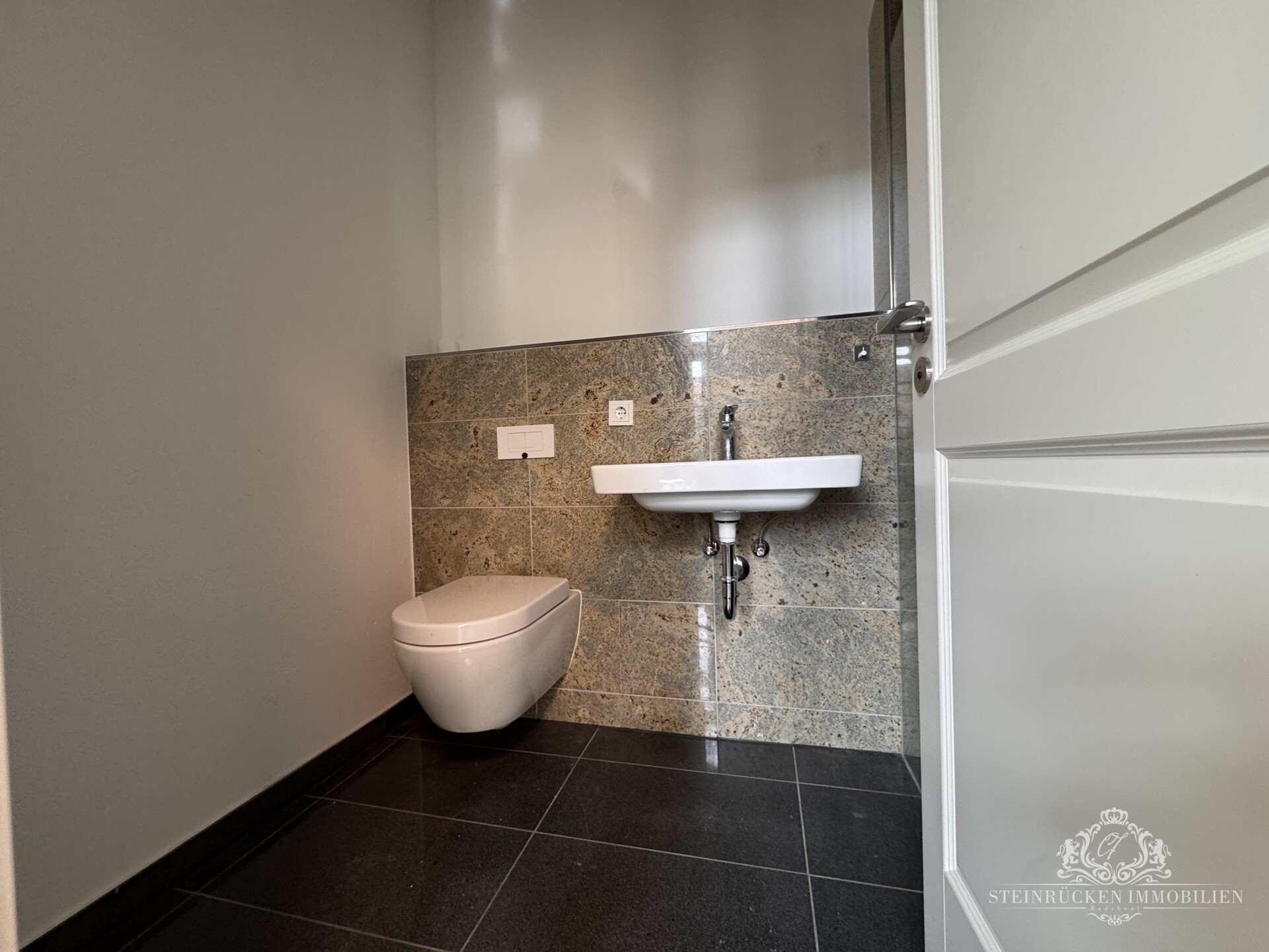 Badezimmer mit Dusche