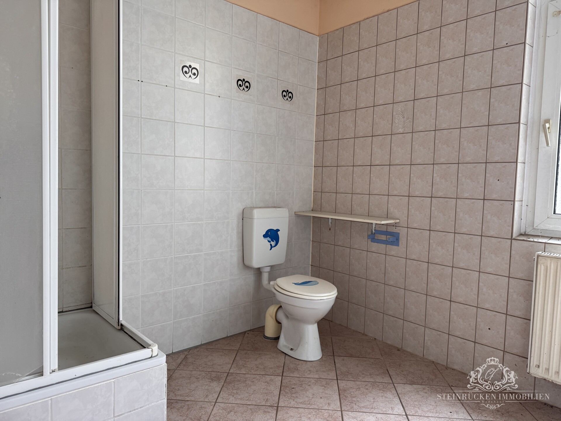 Badezimmer mit Dusche