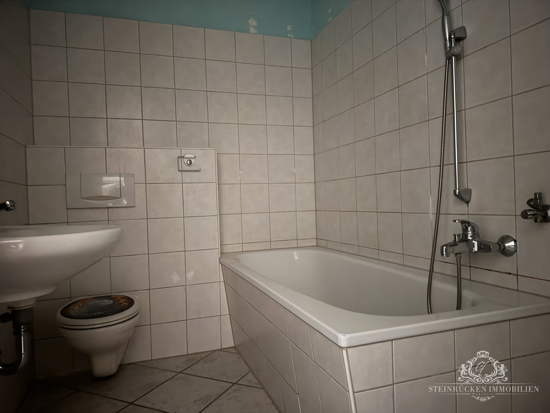 Badezimmer mit Wanne