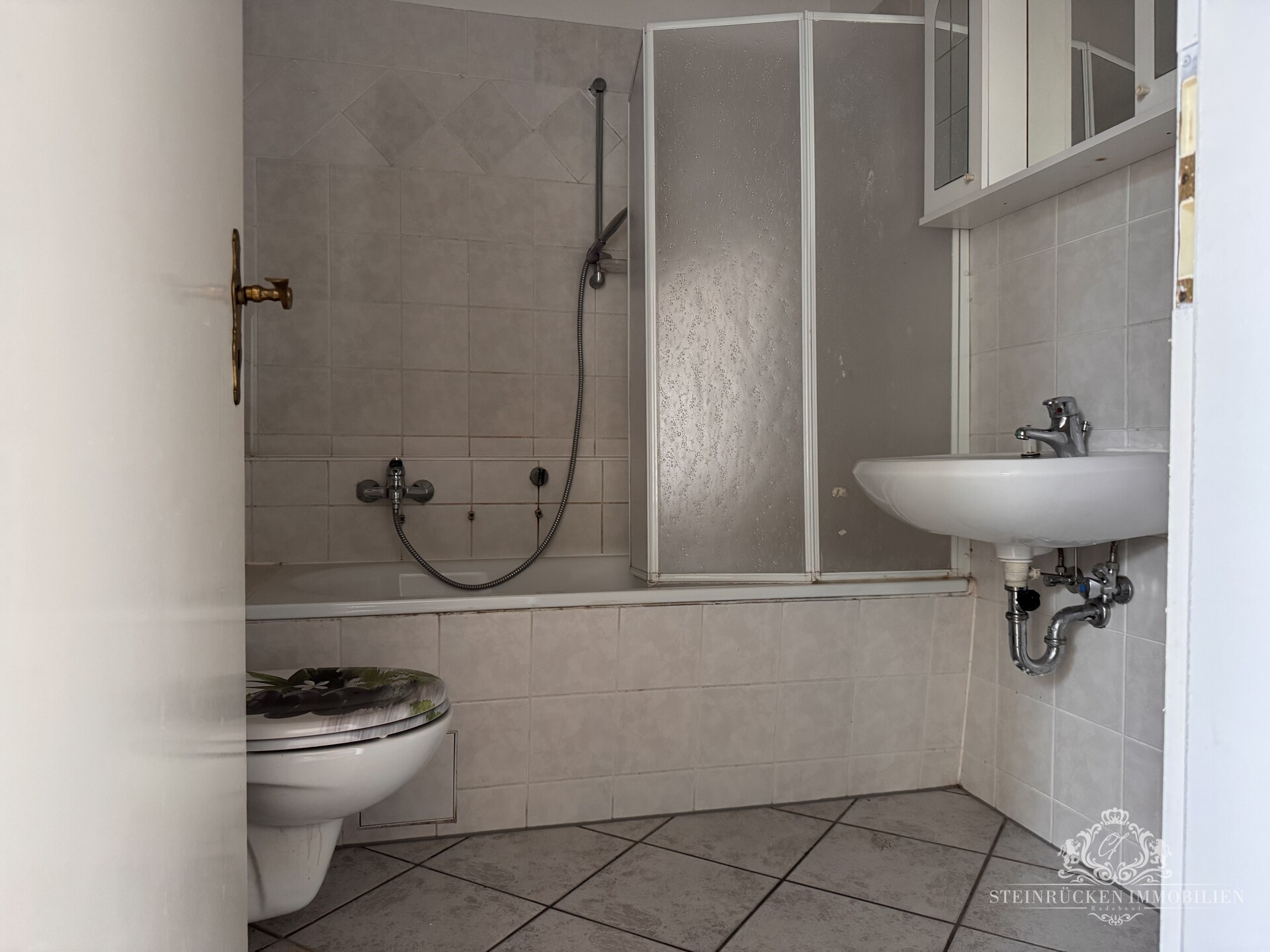 Badezimmer mit Wanne