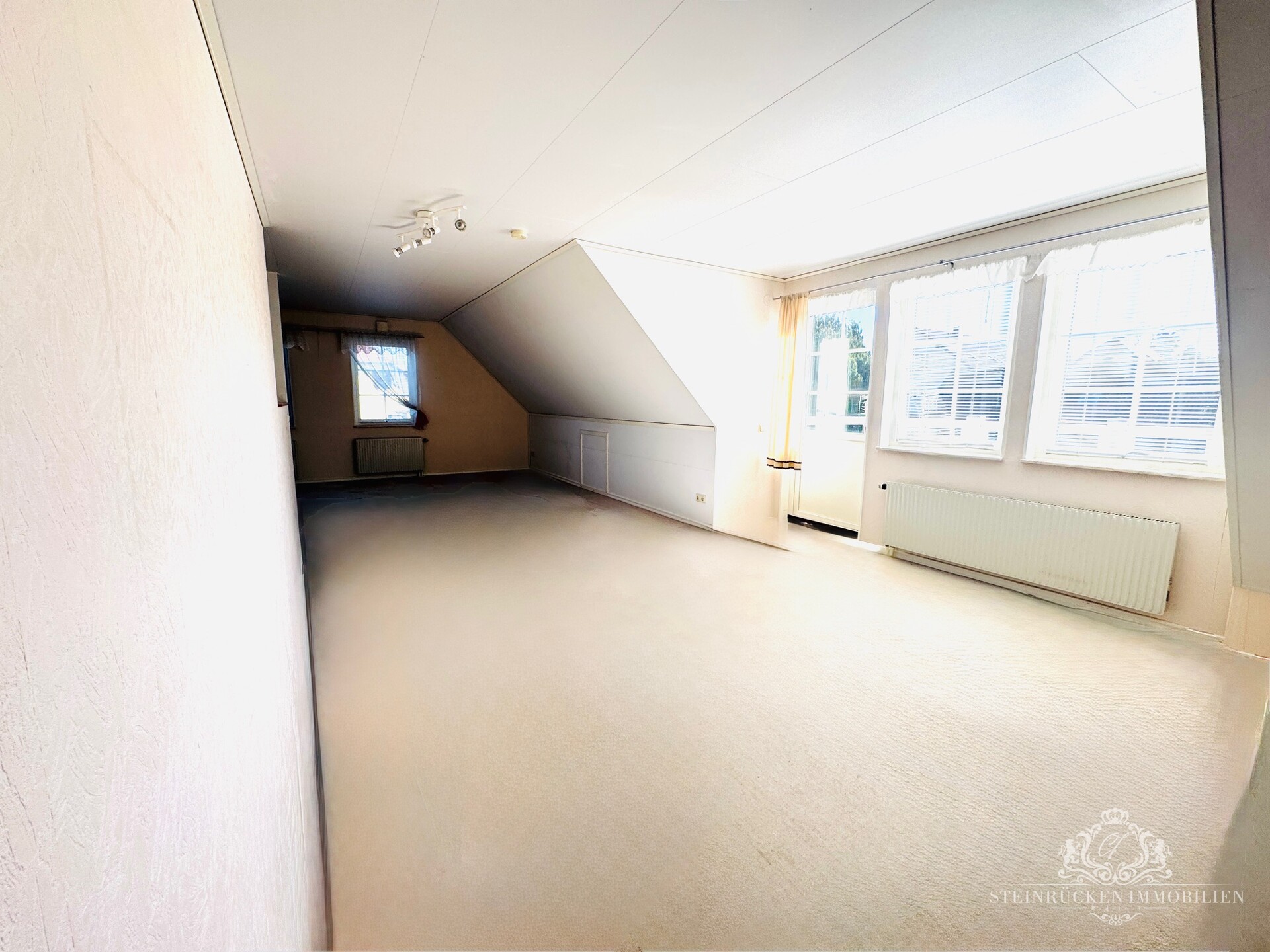 OG Wohnzimmer mit Sonnenbalkon