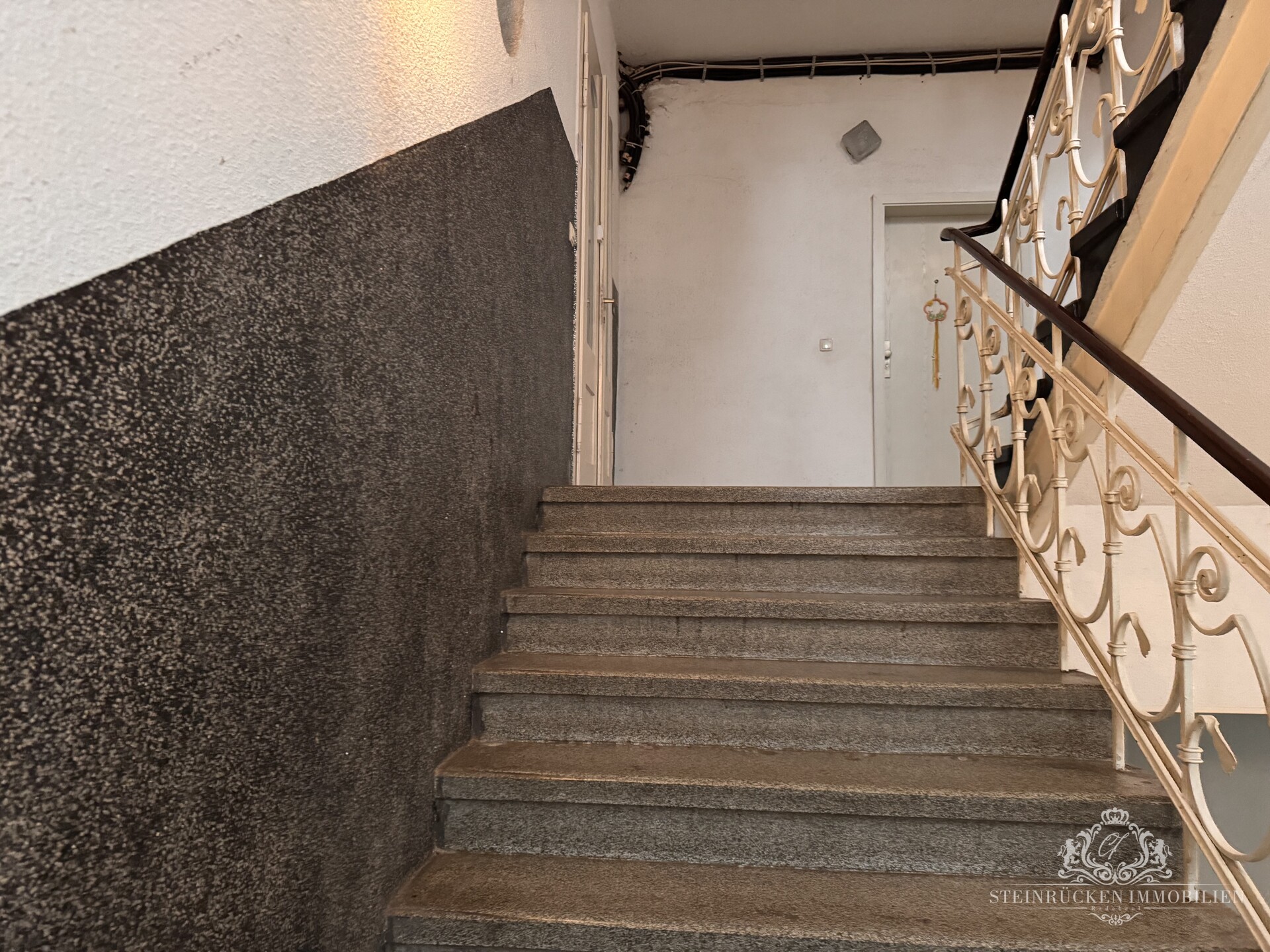 Treppenaufgang Vorderhaus