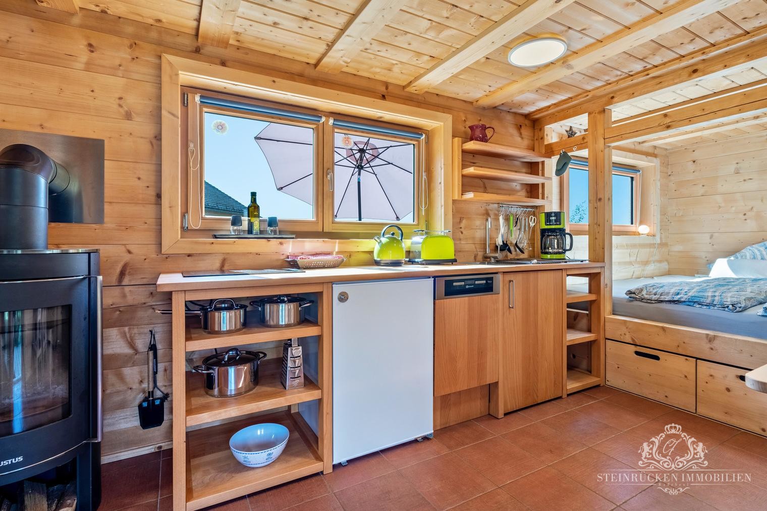 Tiny_Ansicht_innen_Ofen_Küche_Schlafen