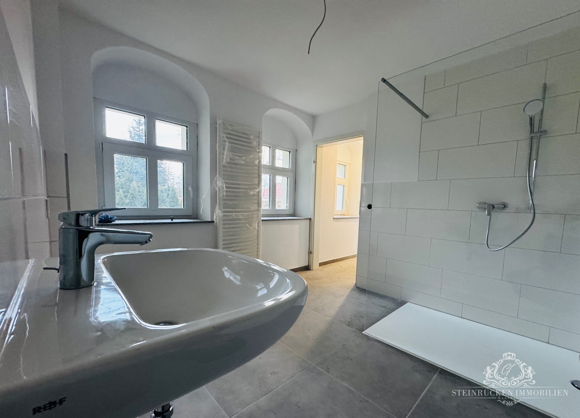 Badezimmer mit Dusche EG