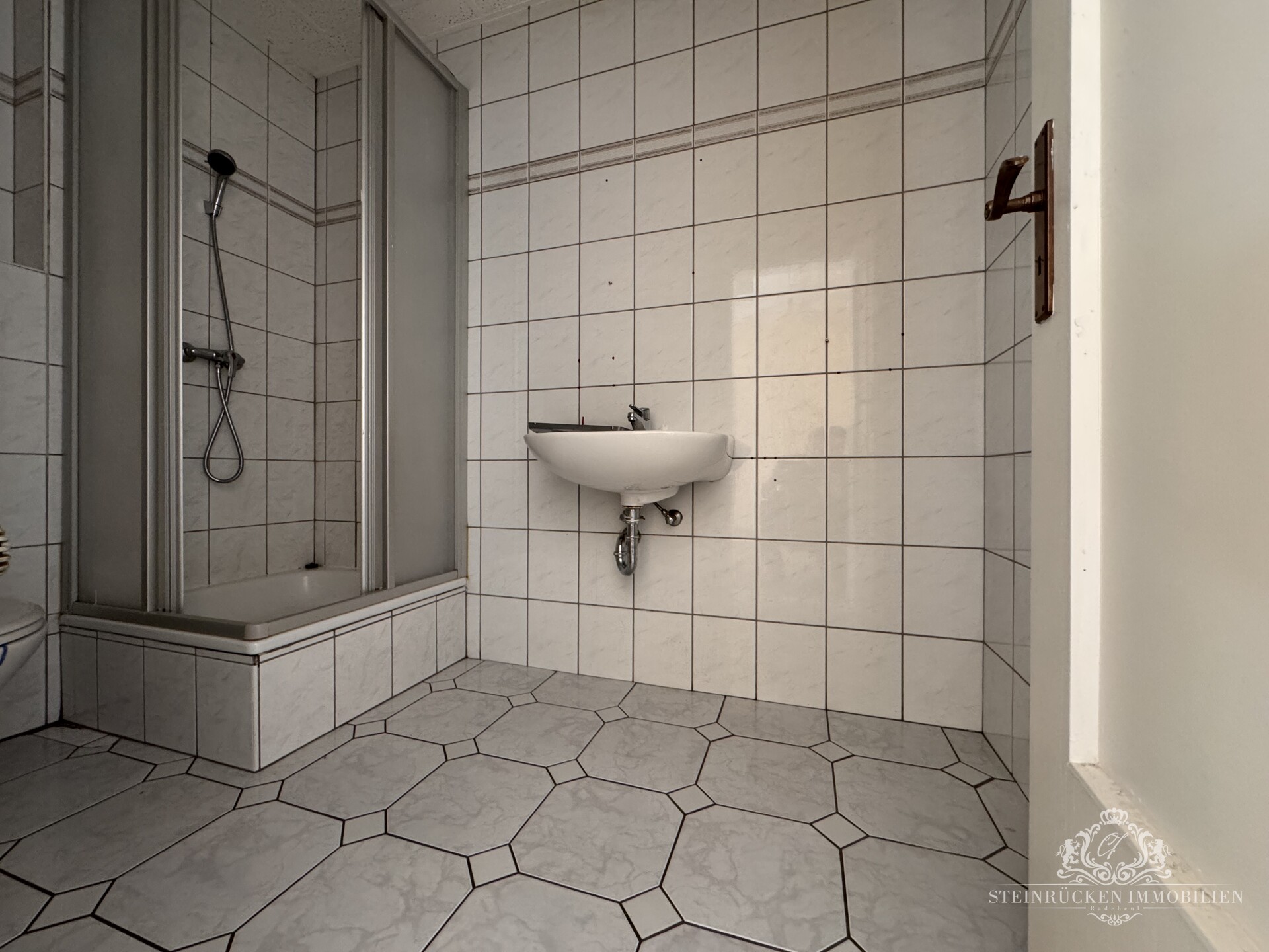 Badezimmer mit Dusche