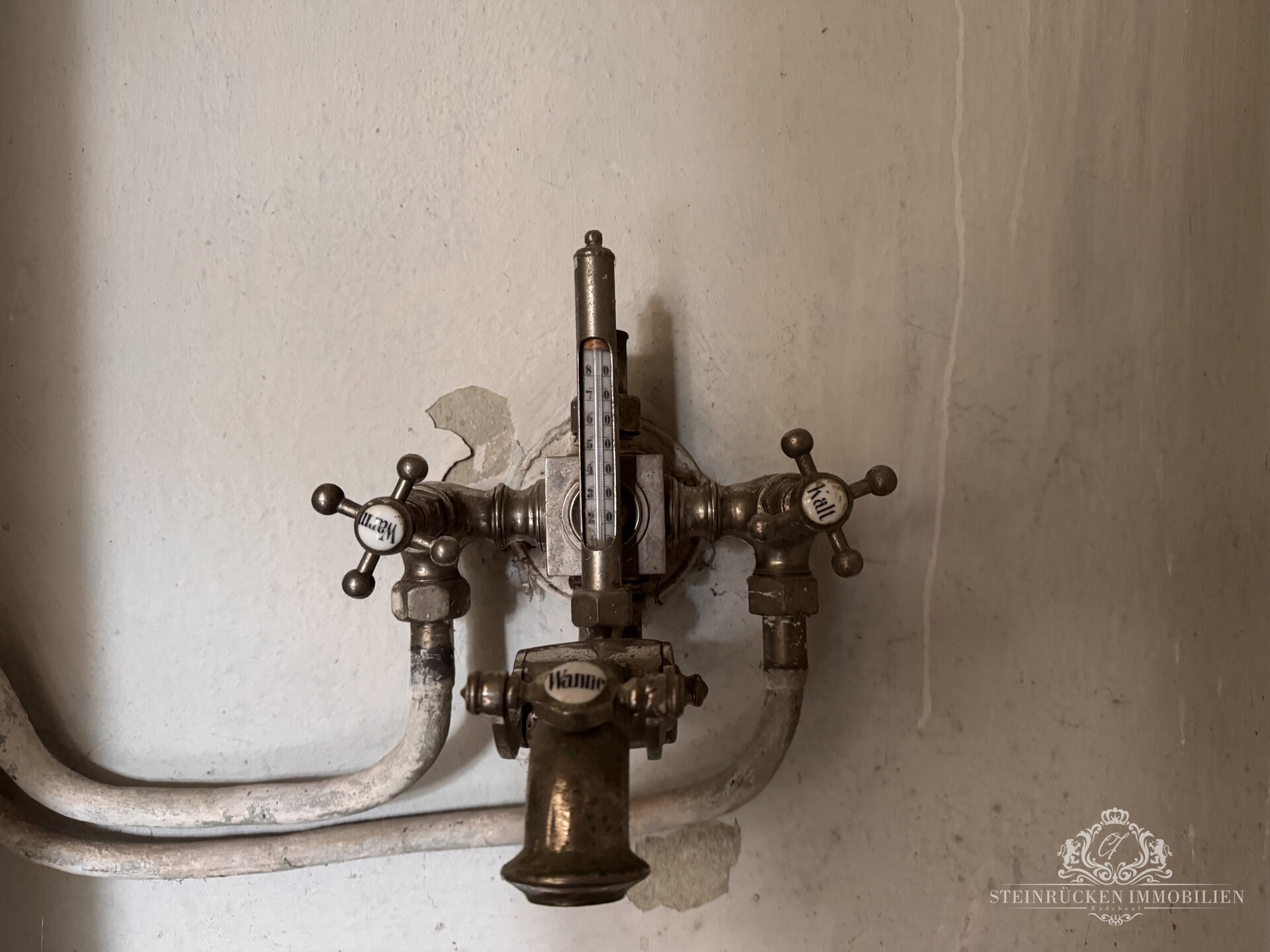 wunderschöne Badewannenamatur