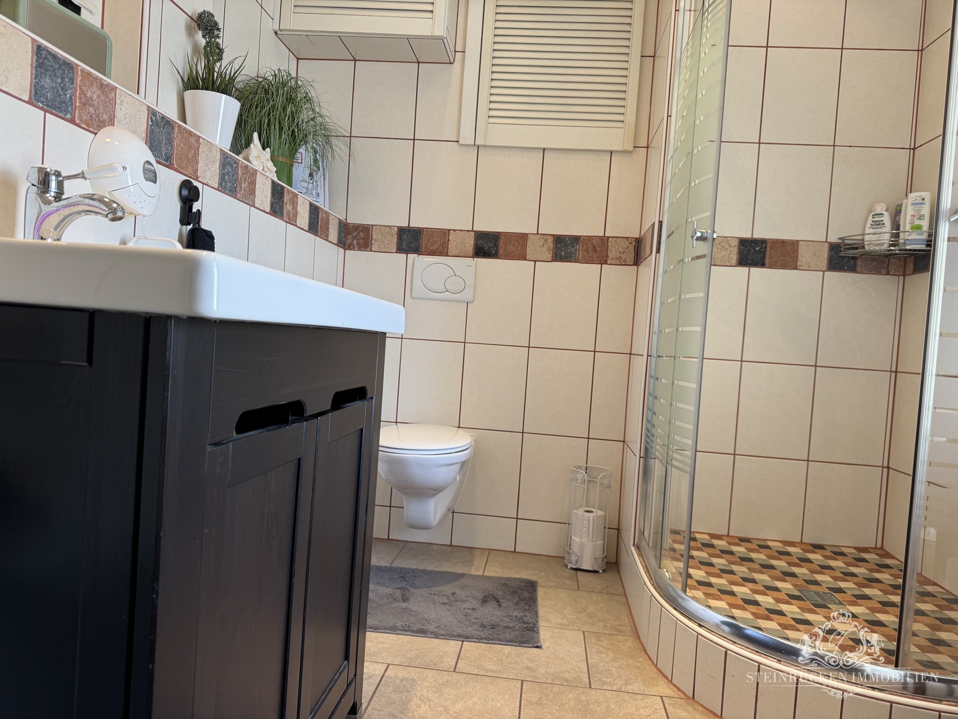 Badezimmer mit Dusche