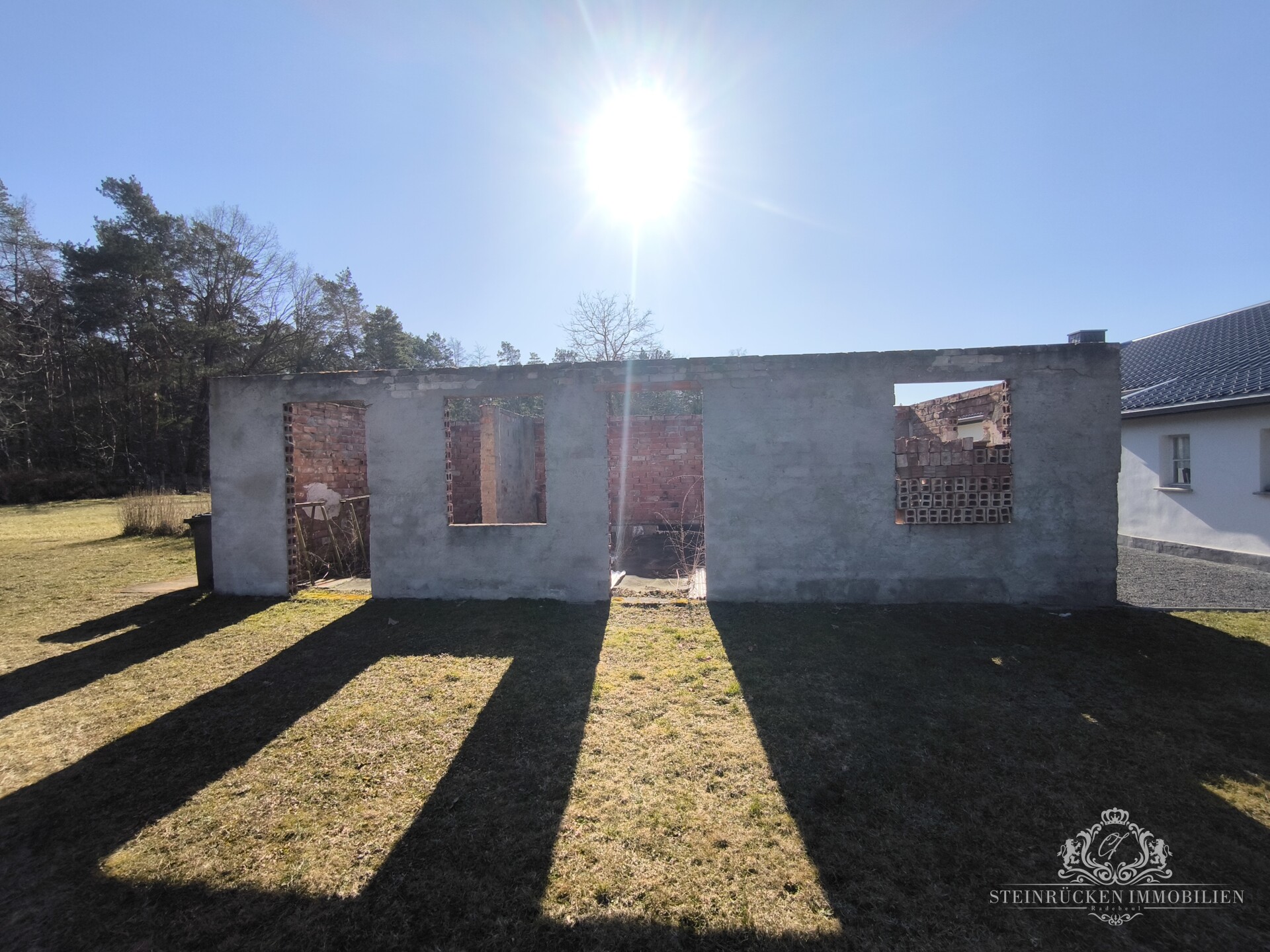 Nebengebäude - Garage