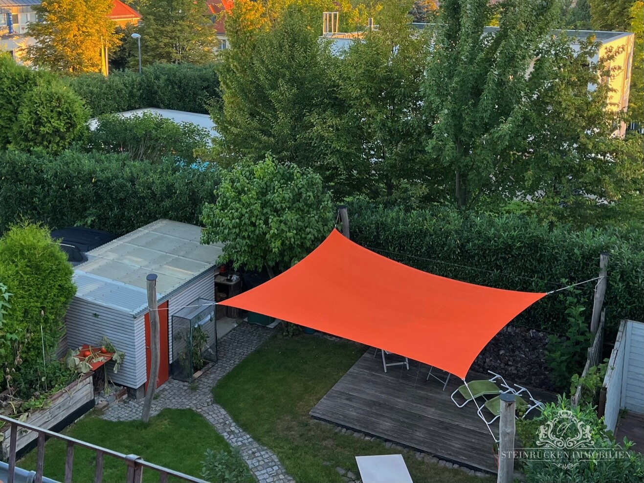 Garten mit Geräteschuppen