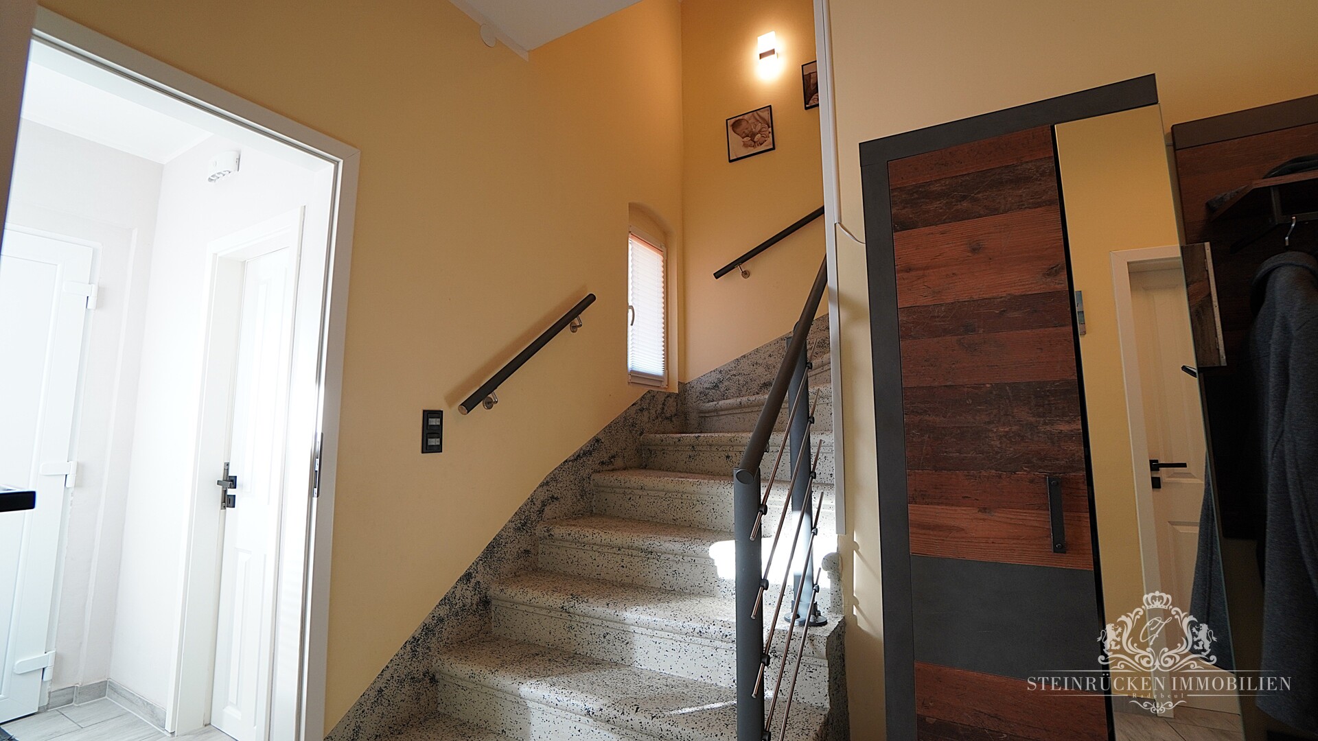 Eingang Treppe