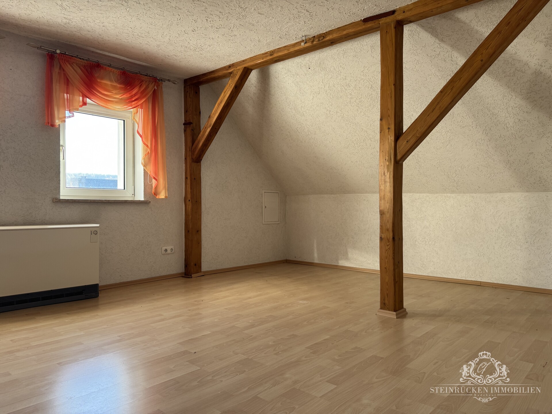 Wohnzimmer (DG)