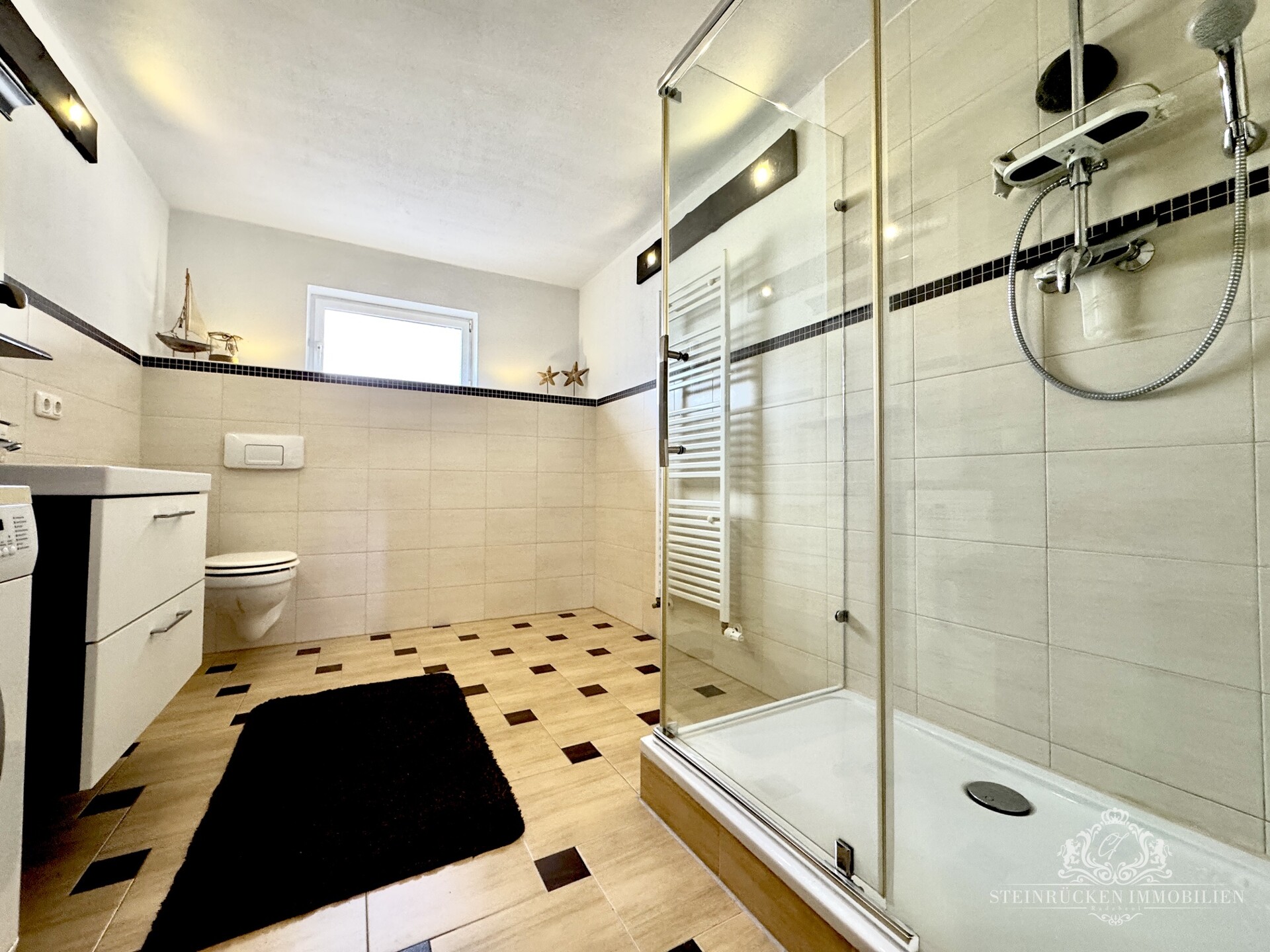 Badezimmer mit Dusche- Souterrain