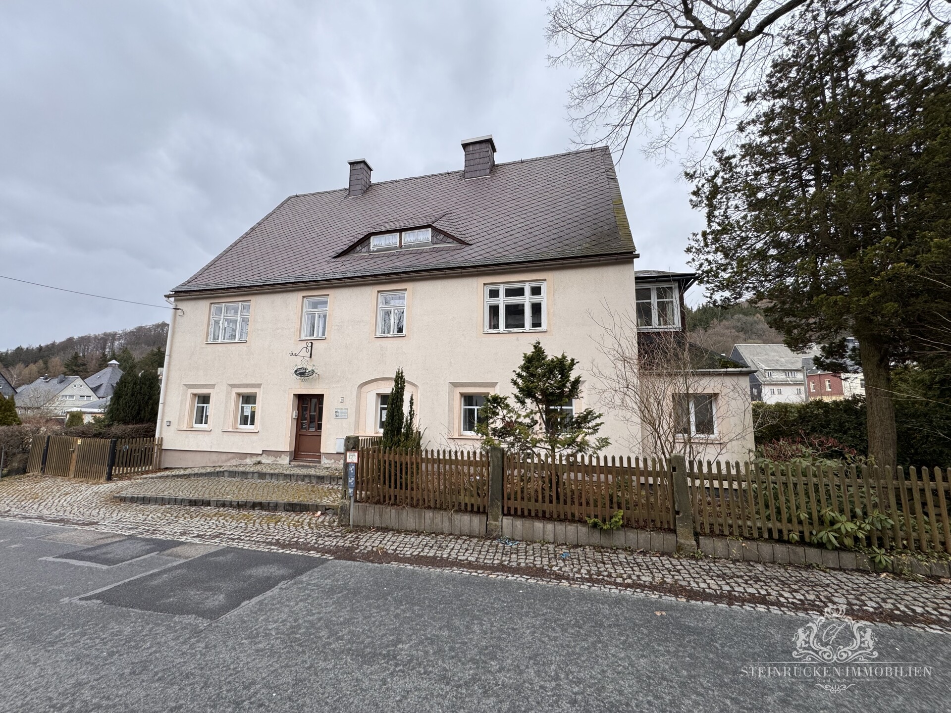 Straßenansicht