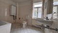 Badezimmer mit Badewanne