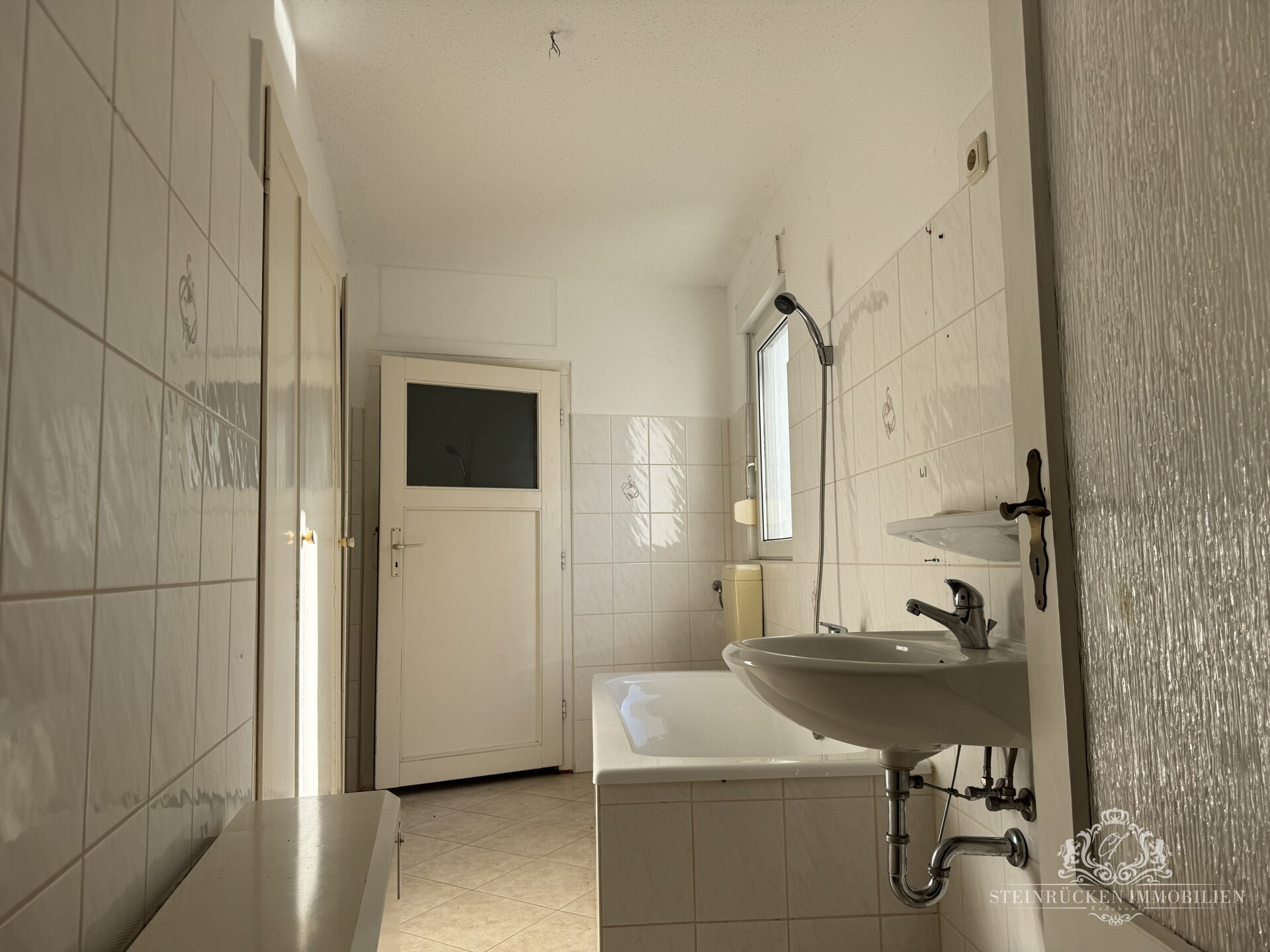 Badezimmer (EG)