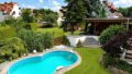 Ansicht Pool und Grillecke