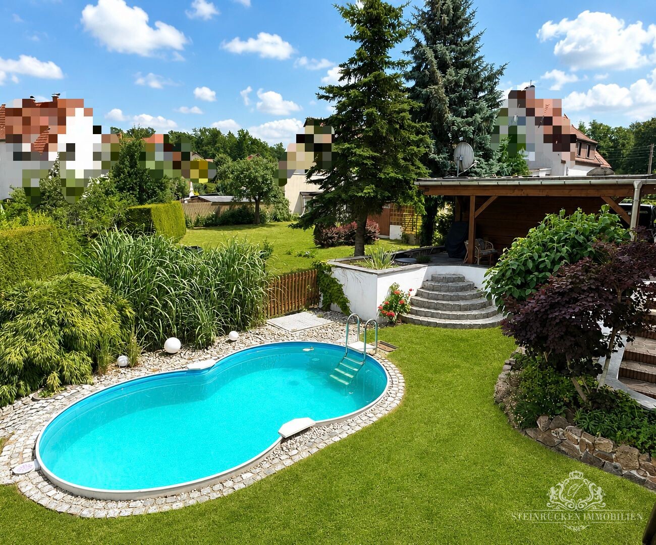 Ansicht Pool und Grillecke