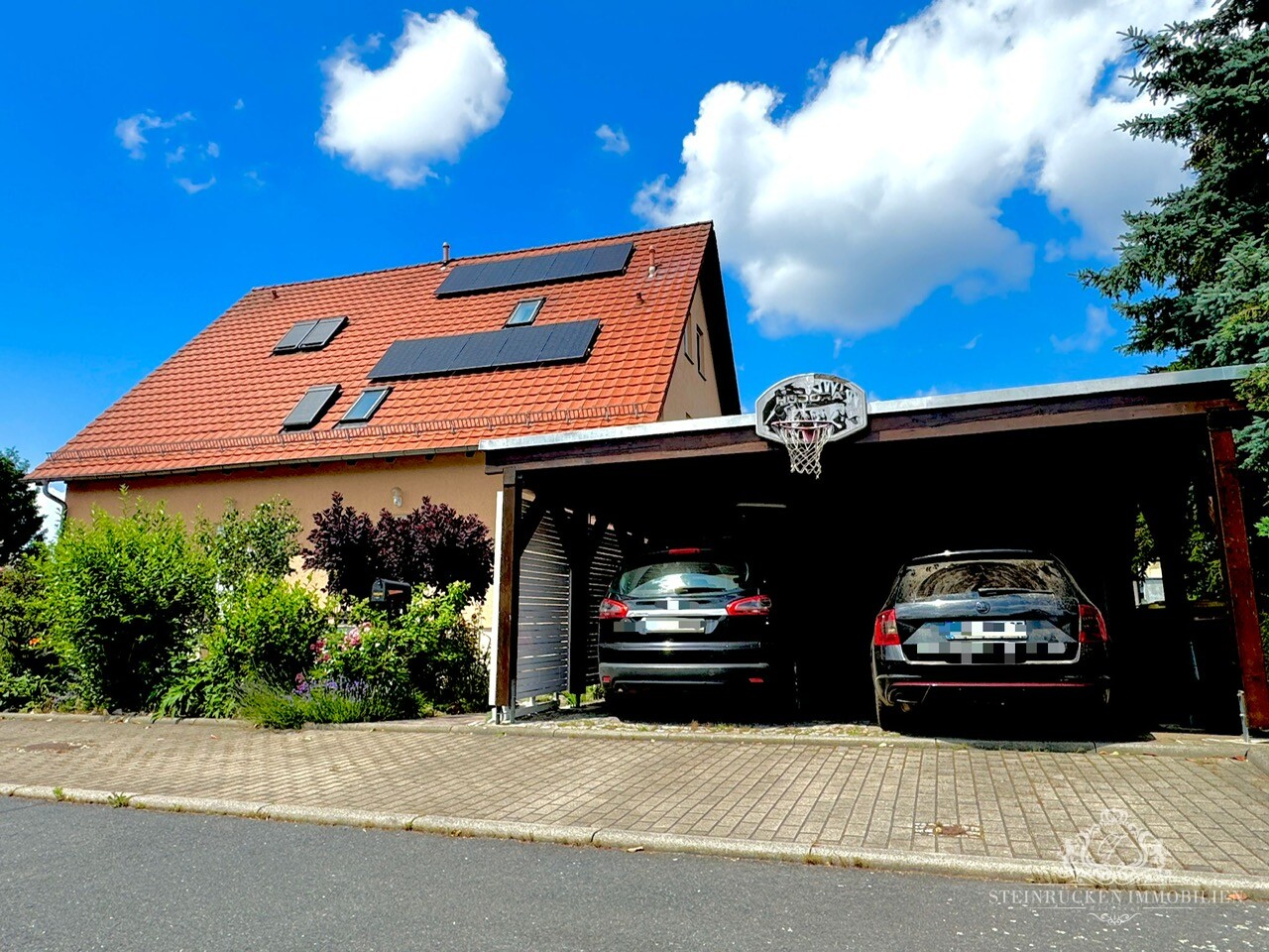 Hausansicht Süd mit Carport