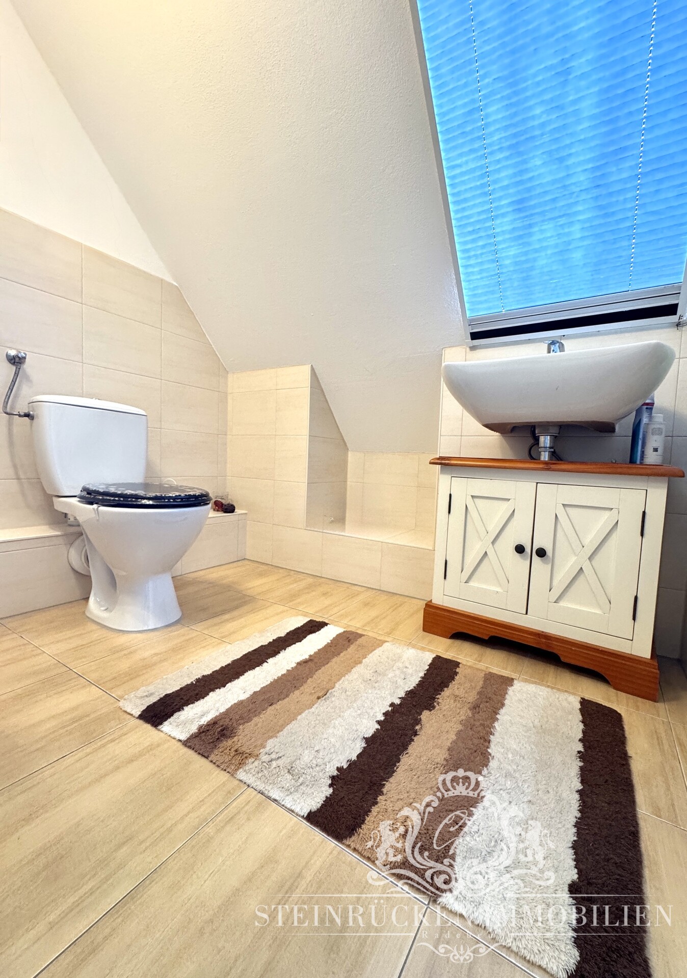 separates WC im Dachgeschoss