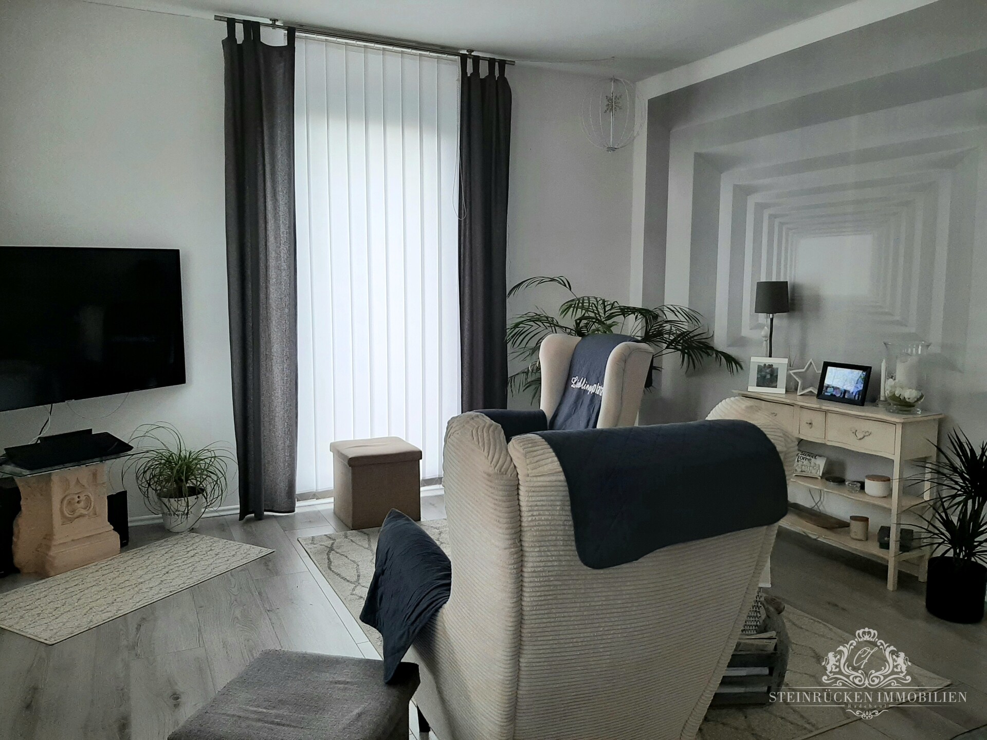 Wohnbereich mit Balkon & Gartenanbindung