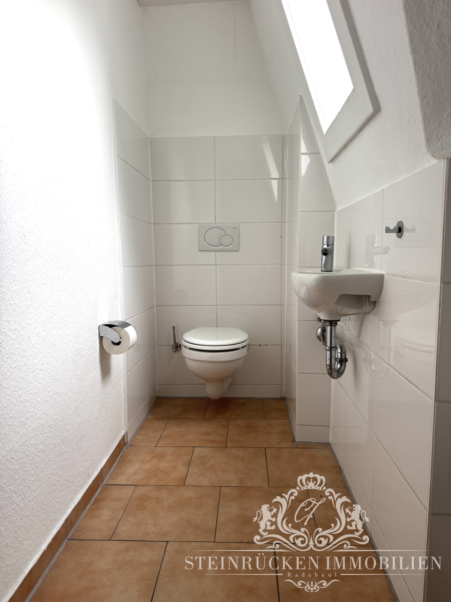 WC und Waschtisch