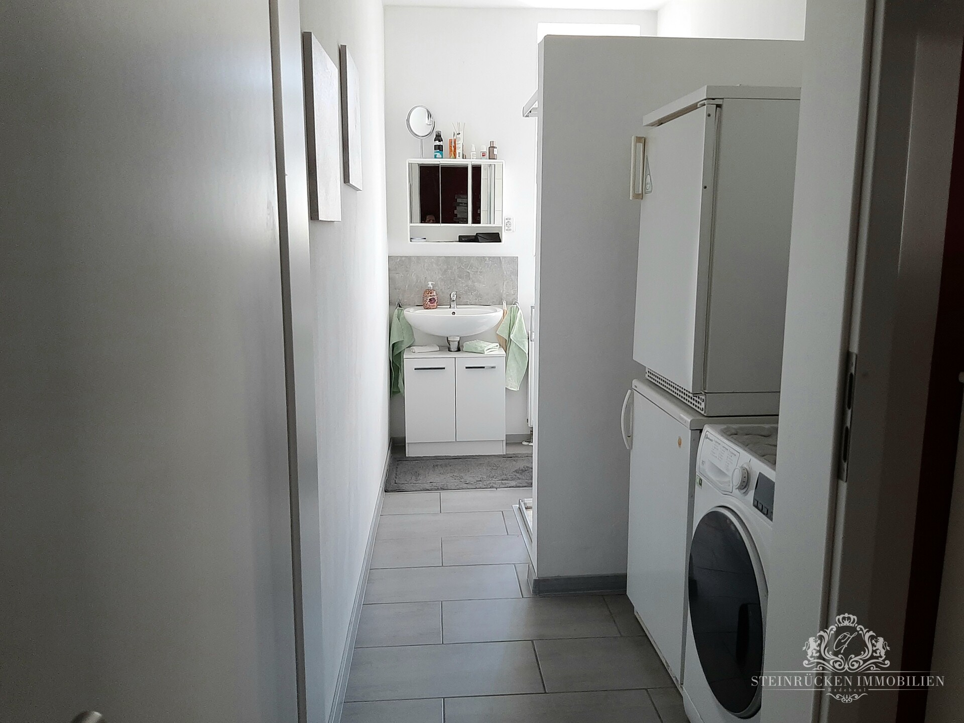 Hauswirtschaftsraum mit Dusche und WC