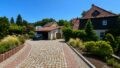 Hausansicht mit Garage