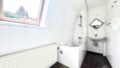 Badezimmer mit Duschwanne