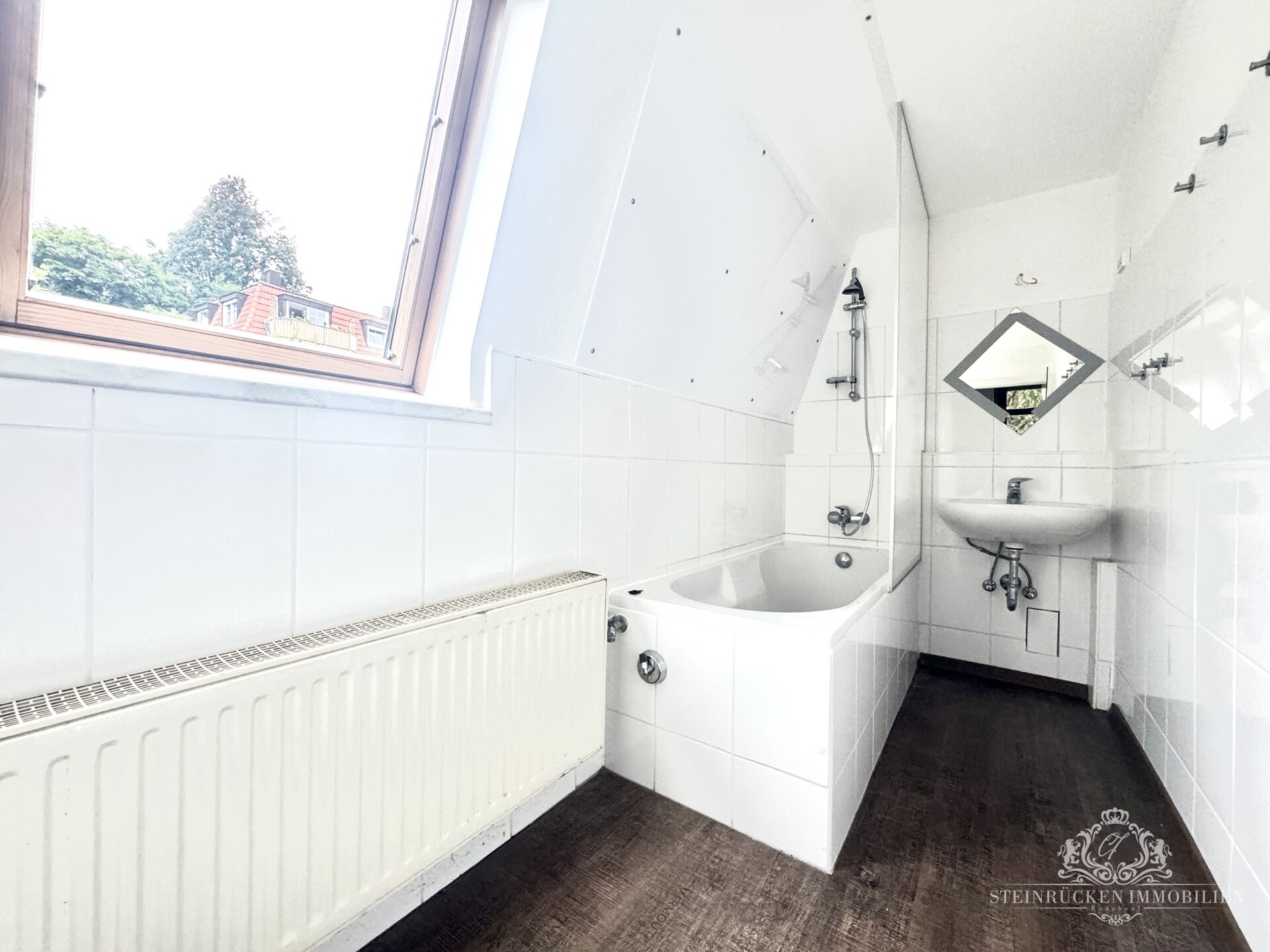Badezimmer mit Duschwanne