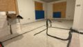 Wohnzimmer mit offener Küche