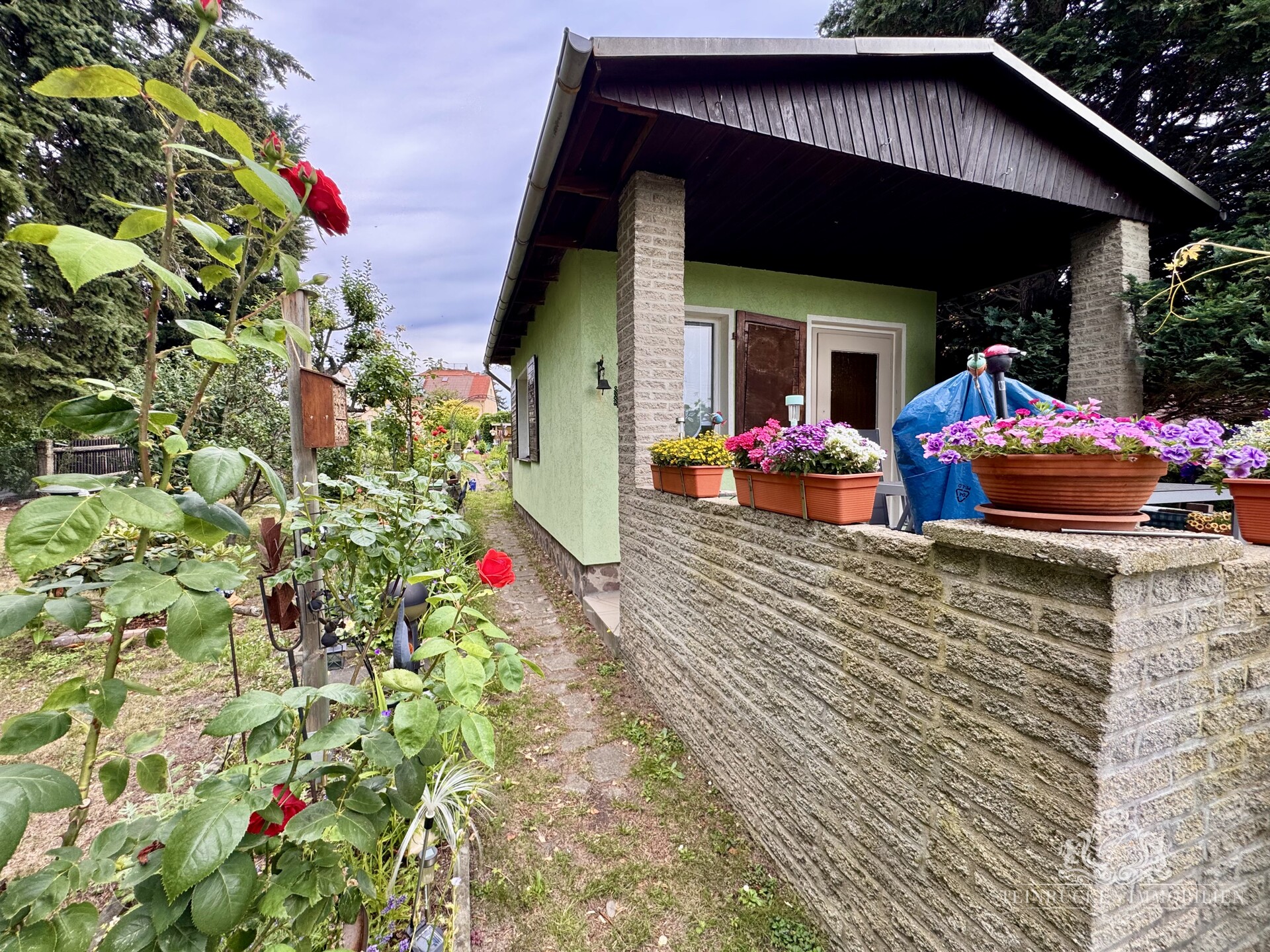 Garten mit Gartenhütte