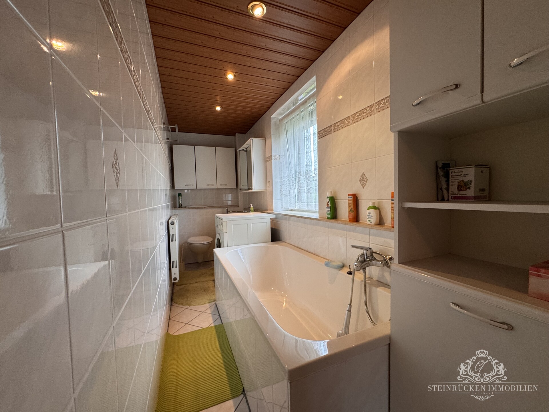 Badezimmer mit Wanne
