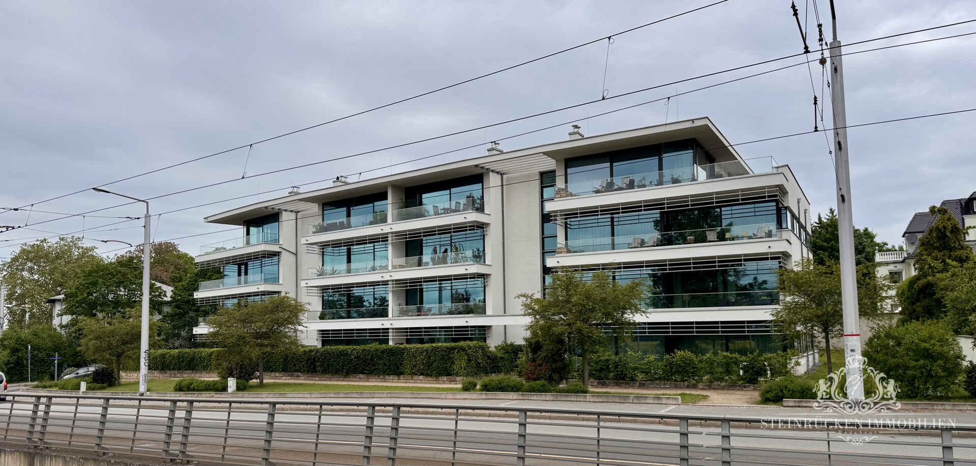 Straßenansicht