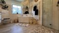 Badezimmer mit Badewanne