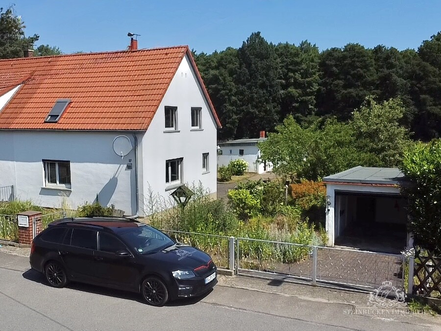 Ansicht Haus und Garage