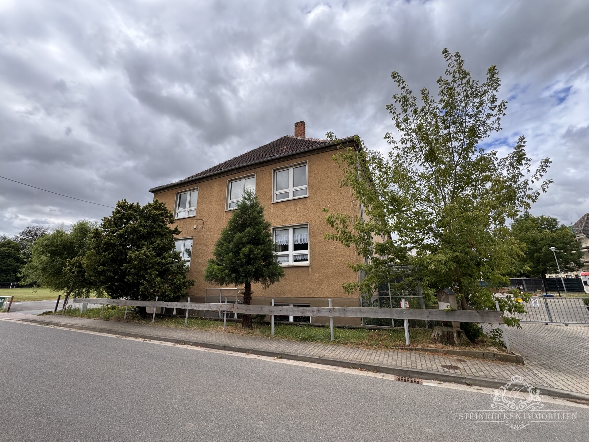 Straßenansicht