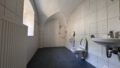 Badezimmer mit Dusche