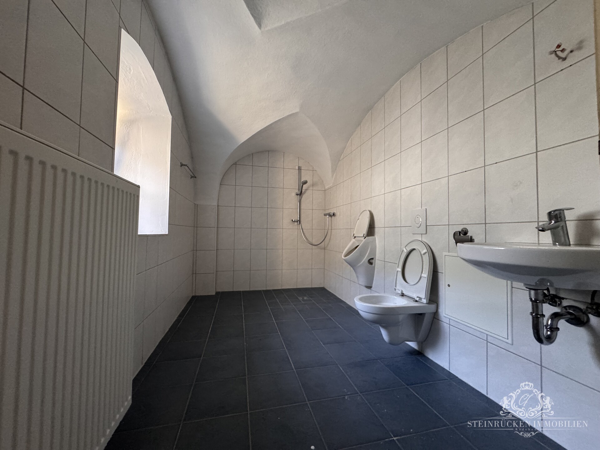 Badezimmer mit Dusche
