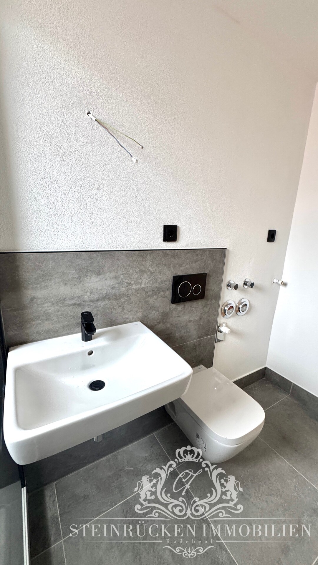 Waschtisch/WC/ Waschmaschine