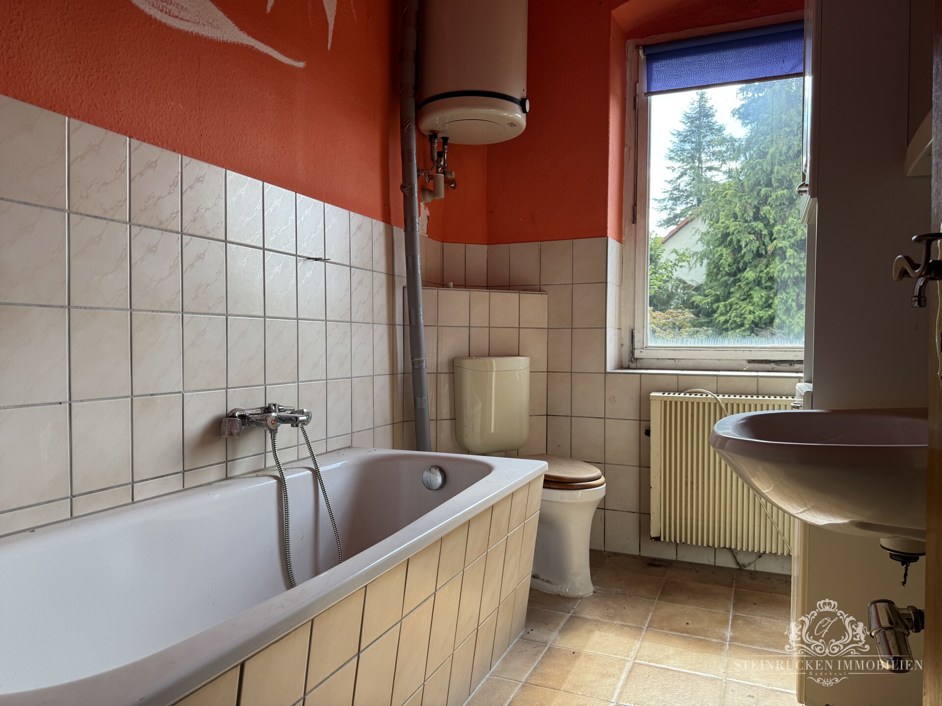 Badezimmer leere Wohnung 1.OG